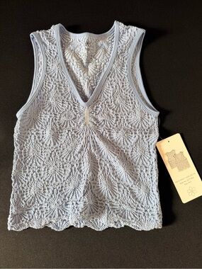 Aura Light Blue V-Neck Floral Textured Knit Tank